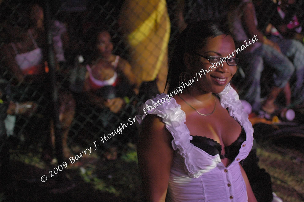 Da'ville @ Reggae Sumfest 2009 - International Night 2 - Reggae Sumfest 2009,Catherine Hall, Montego Bay, St. James, Jamaica W.I. - Saturaday, July 25, 2009 - Reggae Sumfest 2009, July 19 - 25, 2009 - Photographs by Net2Market.com - Barry J. Hough Sr. Photojournalist/Photograper - Photographs taken with a Nikon D70, D100, or D300 - Negril Travel Guide, Negril Jamaica WI - http://www.negriltravelguide.com - info@negriltravelguide.com...!